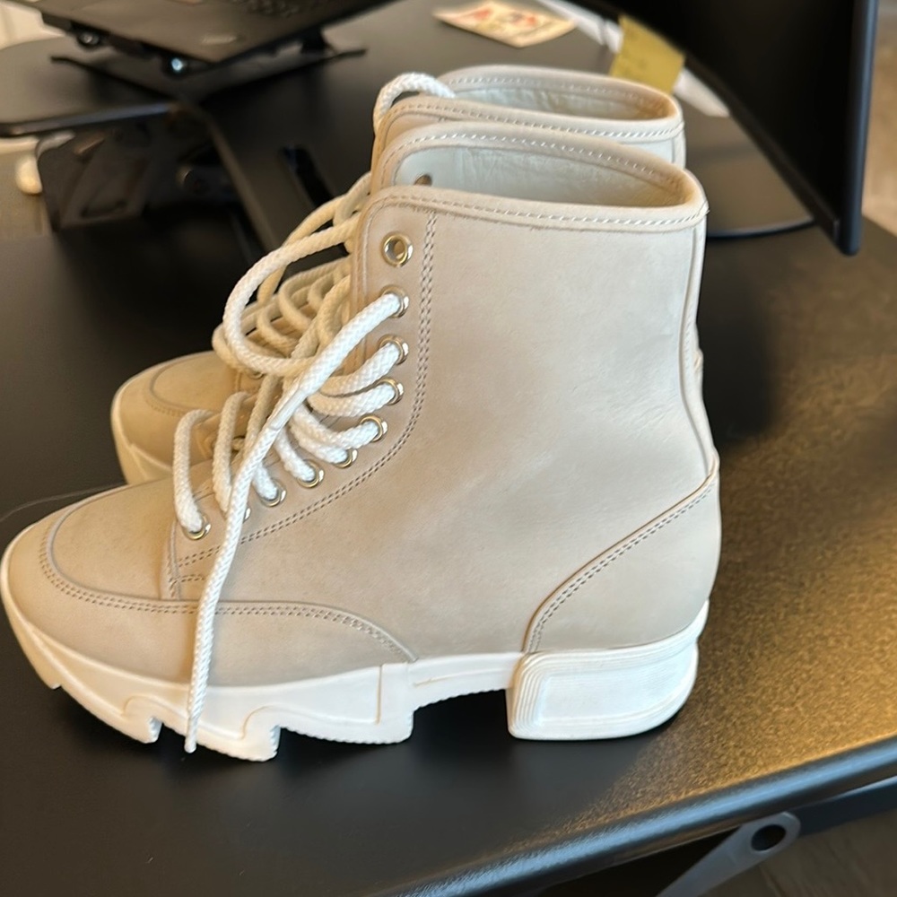 iRiNYC boots. Mint condition. Size 36 euro ~ 6 US.